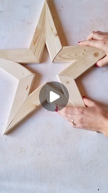 Wooden Decorations Christmas, Christmas Wooden Star, Christmas Diy Angles, How To Make Wood Stars, Wood Christmas Star Diy, Wood Angels Diy How To Make, How To Make A Wooden Star, Christmas Wood Diy Projects, Diy Christmas Wood Decorations