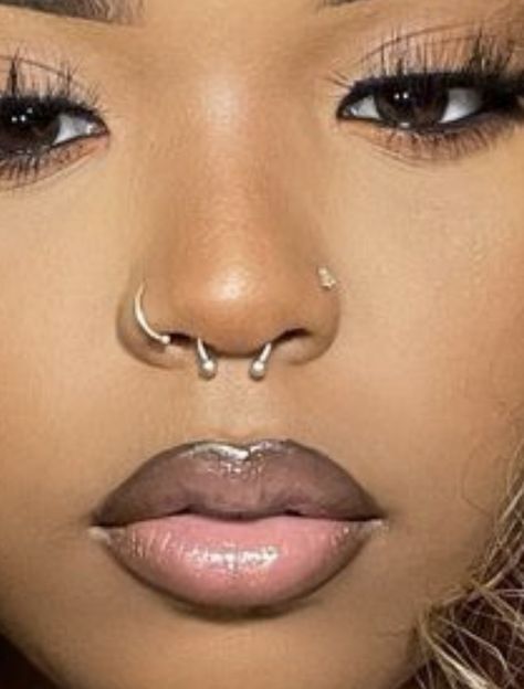 Nose Peircing, Double Nose Piercing, Cute Nose Piercings, Septum Piercing Jewelry, Trendy Date Night Outfit, Date Night Outfit Ideas, Night Outfit Ideas, Medusa Piercing, Pretty Ear Piercings