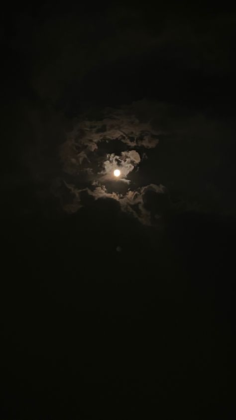 Moon Realistic Photo, Snap Steaks, Production Ideas, Decent Wallpapers, Insta Dp, Gym Wallpaper, Cloudy Nights, Pig Wallpaper, Content Production