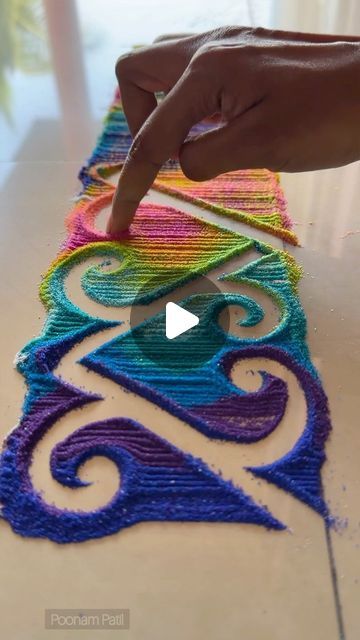 Small Rangoli Design Border, Rangoli Designs Corner, Line Rangoli Design, Easy Small Rangoli Designs, Easy Rangoli Patterns, Tum Tak, Easy Rangoli Designs Videos, Border Rangoli, Very Easy Rangoli Designs