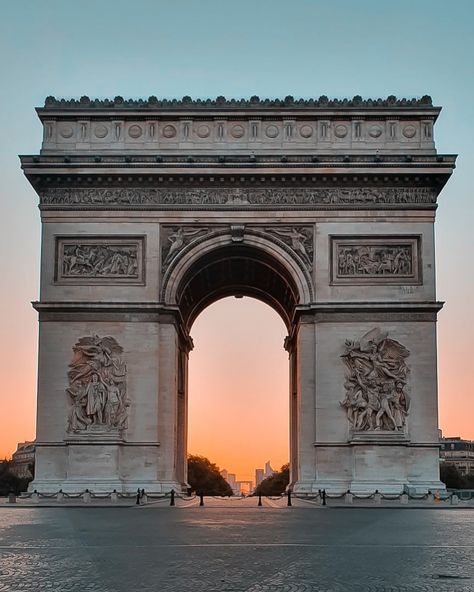 French Landmarks, Paris Landmarks, France City, Paris Architecture, Famous Architecture, Paris Place, Parisian Life, Travel Video, Tourist Places