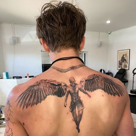 Back Tattoos For Guys Upper, Angel Wings Tattoo On Back, Angel Back Tattoo, Icarus Tattoo, Alas Tattoo, Gladiator Tattoo, Backpiece Tattoo, Masculine Tattoos, Upper Back Tattoos