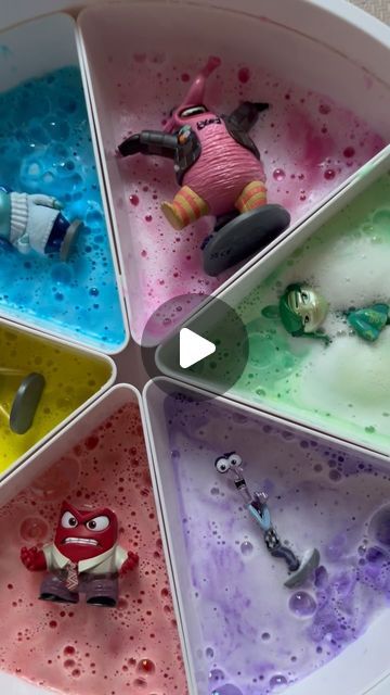 Akilina | Pediatric Occupational Therapist on Instagram: "Here’s how to make this fizzy foam 👇🏻

👋🏻 I’m Akilina, a pediatric occupational therapist and a passionate mom dedicated to early childhood development. I’m excited to share with you the building blocks for a thriving development!

Ingredients:
- Baking soda
- Vinegar
- Food coloring
- Dish soap
- A dropper (for adding vinegar)

Prepare the Fizz Base:
 - In a bowl or a sensory bin, mix 1 cup of baking soda with a few drops of food coloring. Stir to evenly distribute the color.
 - Add 1-2 tablespoons of dish soap to the baking soda mixture. Stir well until the dish soap is fully incorporated. This will help create the long-lasting fizzing effect.

Set Up for Play:
 - spread baking soda into your play area (a tray, sensory bin, or Learning And Growing, Baking Soda Vinegar, Growing Together, Early Childhood Development, Childhood Development, Food Dye, Sensory Bin, Occupational Therapist, Sensory Bins