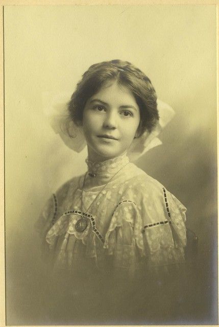 Pretty Victorian | Found photo artifact. | Rick Lloyd | Flickr Old Portraits, Victorian Photos, Old Photography, Portrait Photos, Vintage Portraits, Antique Photos, White Photo, Vintage Pictures, Cthulhu