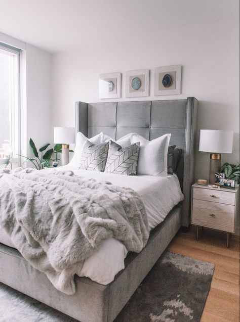 Grey And White Bedrooms Ideas, Bedding White And Grey, White Room With Grey Bed, Gray Queen Bedroom Ideas, Cool Grey Bedroom Ideas, Queen Bed Grey Headboard, Modern Bedroom Grey Headboard, High Bed Bedroom Ideas, Grey Accent Pillows Beds