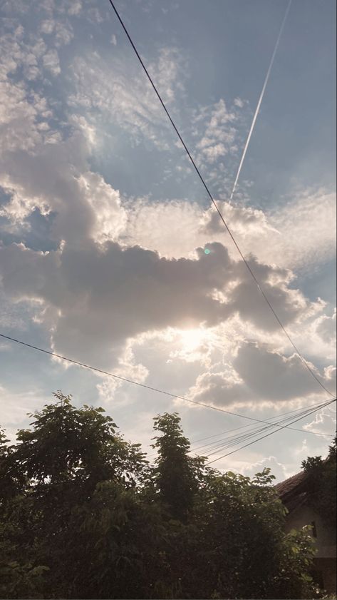 Bright Pics Aesthetic, Aesthetic Afternoon Pictures, Instagram Story Ideas Aesthetic Clouds, Sky Pic For Instagram Story, Morning Pictures Instagram Story, Day Clouds Aesthetic, Bright Day Aesthetic, Morning Sky Instagram Story, Afternoon Snapchat Stories