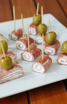 Appetizers On A Stick, Cream Cheese Bites, Fresh Appetizers, Football Party Foods, Cheese Roll, Holiday Appetizers Easy, Sausage Balls, Cucumber Sandwiches, Football Party Food