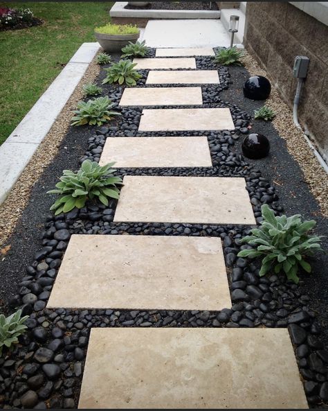 Paver Pathway To Front Door, Black Stone Walkway, Side Entrance Landscaping Ideas, Small Backyard Pathway Ideas, Backyard Paver Pathway Ideas, Large Rectangular Pavers, Sidewalk Entrance Ideas, Pebble Stone Pathway, Paver Walkway With Mulch