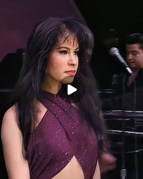 Selena on Instagram: "Miren muchachas, Miren muchachas, Miren muchachas, Miren muchachas 🔥🔥🔥  Selena performing at the Houston Astrodome, February 26th, 1995. Restored by: @selenas90s" Selena Quintanilla Wallpaper, Houston Astrodome, Selena Q, Selena Quintanilla Perez, Selena Quintanilla, Houston, On Instagram, Pins, Quick Saves