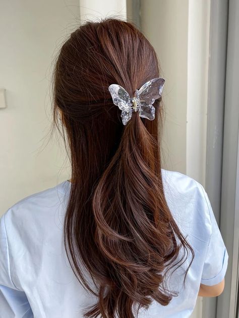 DAZY Butterfly Shaped Hair Claw | SHEIN USA Clear Butterfly, Butterfly Hair Claw, Hair Tie Accessories, Pretty Knives, Design Hair, Hair Claws, Butterfly Hair, Butterfly Shape, Butterfly Design