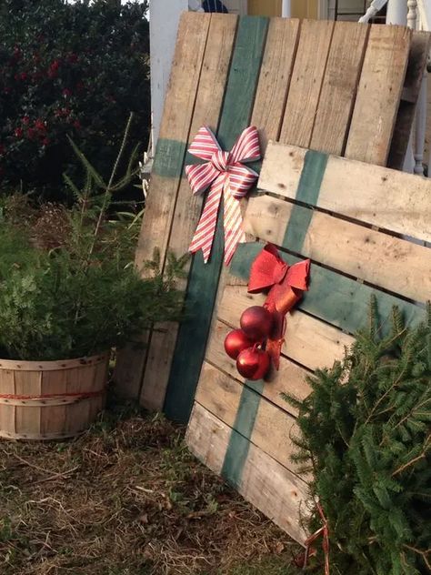 95+ Awesome Outdoor Decorations for Christmas - HubPages Outdoor Christmas Party Ideas Holidays, Christmas Present Yard Decor, Christmas Decor Ideas Pallets, Diy Christmas Wood Decorations For Outside, Pallets Christmas Ideas, Pallet Christmas Presents, Diy Yard Christmas Presents, Pallet Christmas Presents Diy, Outdoor Farm Christmas Decorations