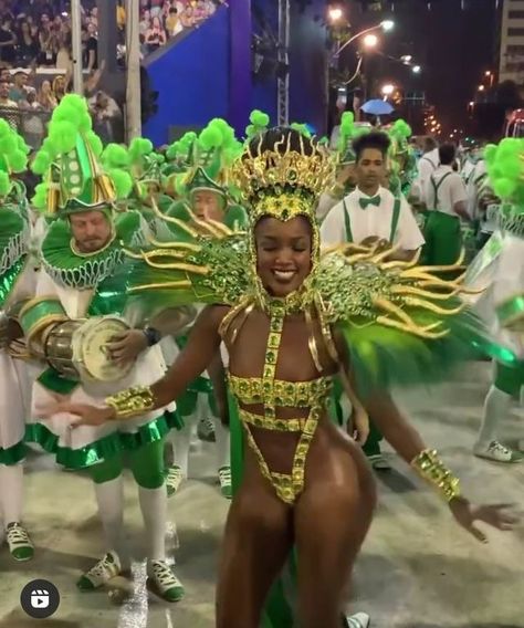 Caribana Costume, Carnival Outfit Carribean, American Apparel Ad, Carnaval Outfit, Carnival Dancers, Brazil Culture, Carnival Fashion, Carnival Girl, Black Dancers