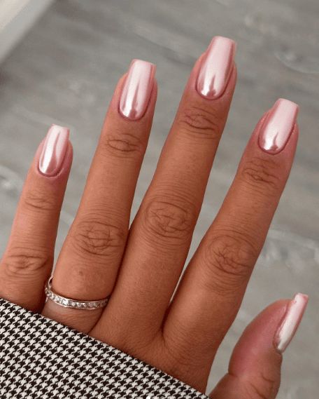 Rose gold is the ultimate chameleon. It doesn’t matter if you’re fair-skinned, olive-toned, or blessed with a deep complexion, this shade works its magic on everyone! Trust me, once you go rose gold, there’s no turning back. #rosegold #rosegoldnails Gold Nail Color Ideas, Rose Gold Nail Designs Classy, Champagne Color Nails Rose Gold, Summer Nails Olive Skin, Rose Gold Bridesmaid Nails, Nails To Match Rose Gold Dress, Copper Nails Designs Rose Gold, Winter Chrome Nails Designs, Rose Gold Winter Nails