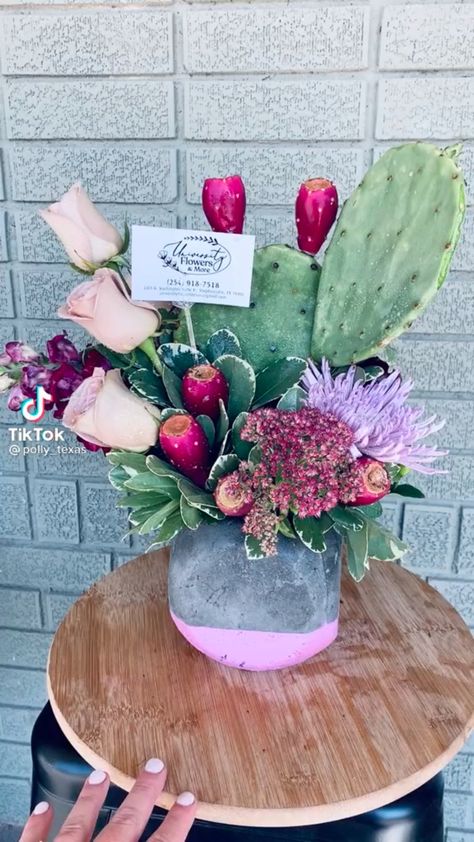 Cactus Arrangement, Herbs Plants, Christmas Cactus, Ffa, Home Flowers, Cactus Flower, Planting Herbs, Flowers Bouquet, Diy Gifts