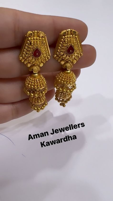 Gold Chain Necklace Womens, Gold Earrings Indian, Antique Gold Earrings, Delicate Gold Jewelry, Gold Jhumka Earrings, Gold Bangles For Women, New Gold Jewellery Designs, Gold Earrings Models, Antique Gold Jewelry Indian