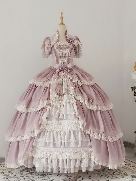 Gothic Aristocrat, Victorian Dress Gown, Victorian Ball Gowns, Victorian Era Dresses, Gaun Abad Pertengahan, Dress Queen, Closet Tour, Yule Ball, Op Dress