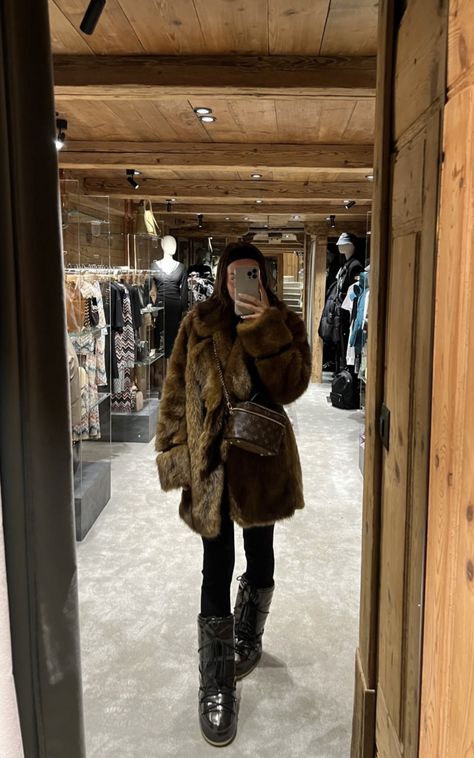 Geneva Outfit, Apres Ski Outfits, Ski Club, Ootd Winter, Geneva Switzerland, Skiing Outfit, Ski Trip, Casual Style Outfits, Winter Outfit