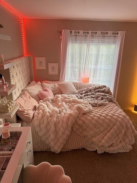 Anna Schottin's Amazon Page Dream Bedroom Inspiration, Luxury Room Bedroom, Comfy Bedroom, Classy Bedroom, Dream Apartment Decor, Room Redesign, Redecorate Bedroom, Dream House Rooms, Cozy Room Decor