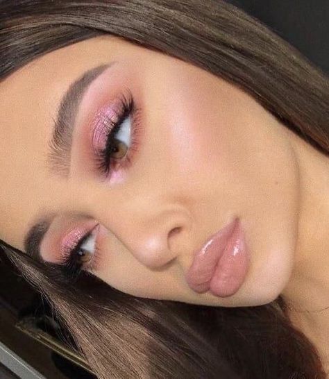 Birthday Makeup Looks Natural Pink, Prom Eyeshadow Looks For Pink Dress, Eyeshadow Pink Natural, Makeup Idea For Pink Dress, Pink Make Up Ideas Simple, Barbie Makeup Natural, Hoco Makeup Ideas For Pink Dress, Summer Birthday Makeup, Soft Pink Look Makeup