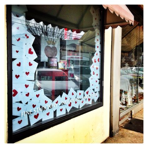 Decoration For Coffee Shop, Window Drawings, Boutique Window Displays, Valentines Window Display, Valentines Day Decoration, Window Display Retail, Decoration Vitrine, Window Drawing, Store Window Display