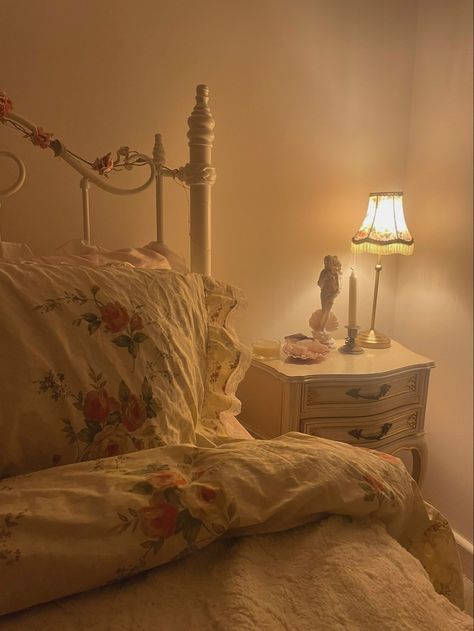 coquette aesthetic pink vintage white aphrodite rose quartz bedding bedroom bedside table Room Ideas Coquette, Vintage Coquette Room, Coquette Room Decor, Coquette Room, Vintage Coquette, Pastel Room, Pretty Room, Dreamy Room, Vintage Room