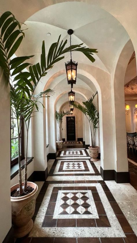 Wall Arch Design, Spanish Colonial Interior Design, Colonial Interior, Spanish Style Home, Mediterranean Design, Venetian Plaster, Spanish Style Homes, Home Inspo, Spanish House