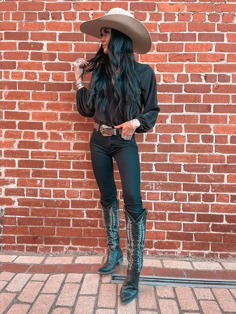 2023 Nfr Fashion, Brown And Black Cowgirl Outfit, Cowgirl Attire For Women, All Black Cowgirl Outfit Rodeo, Gothic Country Aesthetic Outfits, Black Western Outfits Women, Rocker Cowgirl Style, Western Gothic Aesthetic Fashion, Subtle Cowgirl Outfit