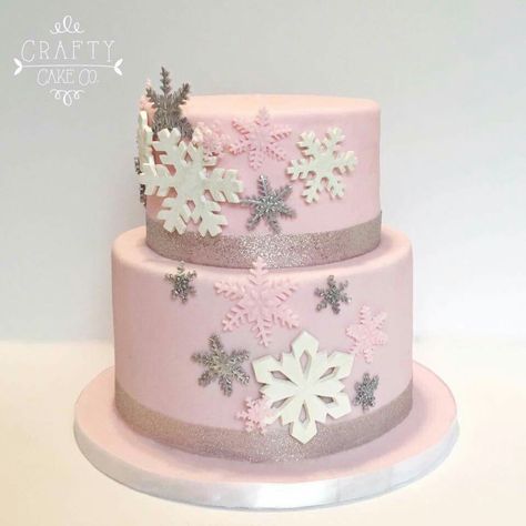 Snowflakes Cake, Winter Onderland Birthday, Winter Onederland Party Girl 1st Birthdays, Winter Onederland Party Decorations, Winter Onederland Party Girl, Winter Onederland Cake, First Birthday Winter, Baby Shower Cake Designs