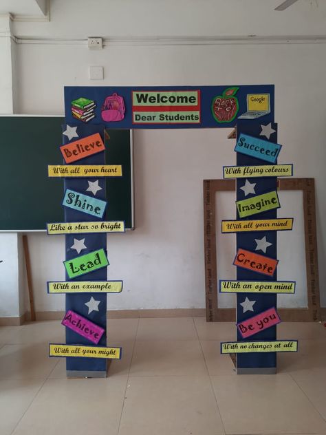 School Entrance Decoration Ideas, New Session Board Decoration School, Selfie Booth Ideas For School, School Gate Decoration Ideas, English Exhibition Ideas, Parents Teacher Meeting Decoration Ideas, Welcome Gate Decoration, Selfie Corner Ideas For School, Selfie Stand Ideas For School