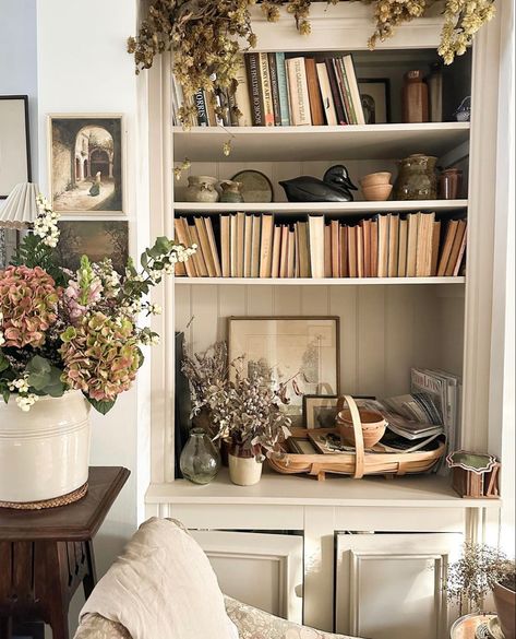 Alcove Shelf Styling, Cube Bookshelf Styling, Alcove Decor, Small Home Library, Alcove Ideas, Tiny Cottages, Country Cottage Interiors, Victorian Renovation, Bookcase Design