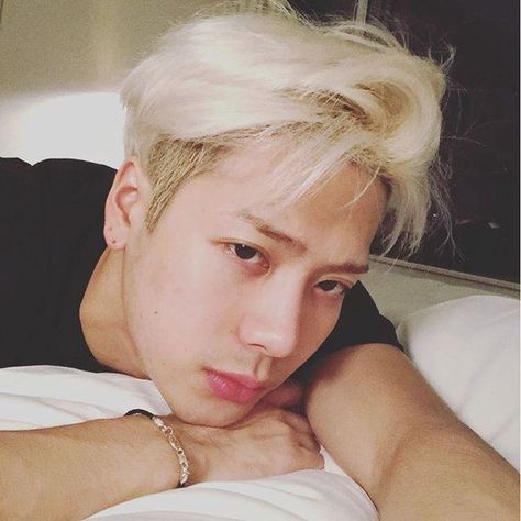 #wattpad #fanfiction "Are you awake?" "I am now." "Will you stay up with me? I'm scared." "Of course." In which Jackson Wang and Mark Tuan get to know each other through a wrong number text. - story - incomplete Persona Feliz, Wang Jackson, Got7 Jackson, Mark Tuan, Jackson Wang, Fan Fiction, South Korean Boy Band, Got7, K Pop