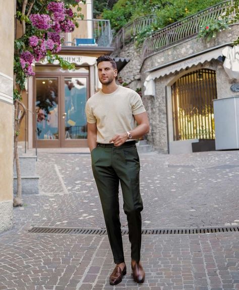 Milan Street Style Men, Sicilian Mens Style, Italian Men Outfit Casual, Mens Italian Summer Outfits, Italian Men’s Style, Italian Men Style Summer, Chino Pants Men Outfits Street Styles, Italian Clothing Style Men, Italian Outfit Men