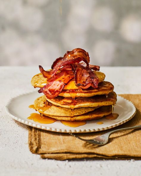 Sweet Pancake Recipe, Pancakes With Bacon, Cinnamon Swirl Pancakes, Pancake Batter Recipe, Cinnamon Pancakes Recipe, Scotch Pancakes, Gingerbread Pancakes, Christmas Brunch Recipes, Maple Syrup Recipes