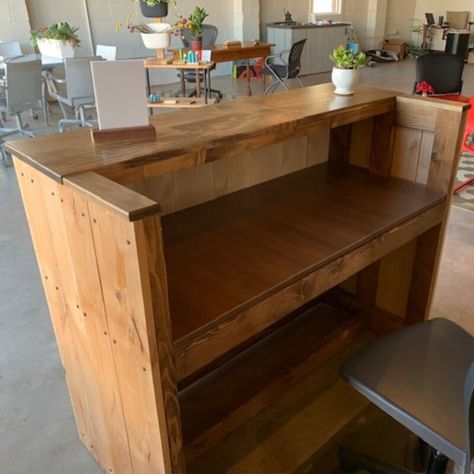 Small Cashier Counter Design, Diy Reception Desk Plans, Small Shop Counter Ideas, Reception Desk Small Space, Natural Wood Reception Desk, Retail Check Out Counter Ideas, Small Counter Design, Small Checkout Counter, Salon Counter Design