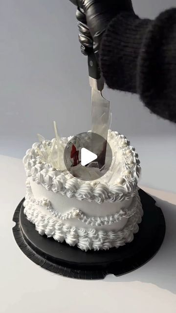 Movie Inspired Cakes, Spooky Heart Cake, Bad Blood Cake, Taylor Swift Blood Cake, Killer Cake, Blood Cake, Creepy Cakes, Splatter Cake, Horror Cake