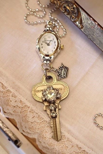 DIY Jewelry. Get creative and make your own jewelry to wear! #DIYJewelry #HomemadeJewelry AmplifyBuzz.com by Hercio Dias Futurisme Retro, Vintage Jewelry Ideas, Junk Jewelry, Vintage Jewelry Crafts, Key Jewelry, Old Watches, Repurposed Jewelry, Assemblage Jewelry, Make Your Own Jewelry