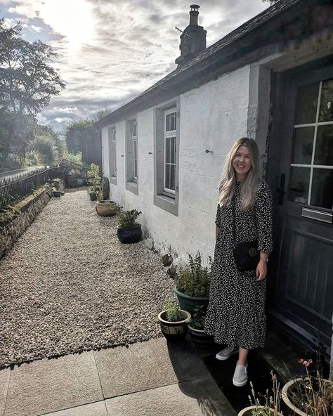 Tegan's Scottish Cottage Renovation in the Rural Countryside Cozy Scottish Cottage, Old Scottish House, Scottish Cottage Interior, Stone Cottages Interior, Scotland Cottage Aesthetic, Scotland Cottage, British Cottage Interior, Scotland Countryside Cottages, Cottage In Scottish Highlands