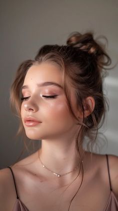 Makeup For Evening Party, Minimalistic Prom Makeup, Soft Glam Makeup With Eyeliner, Bridal Makeup Light Brown Eyes, Simple Eye Makeup Hazel Eyes, Mackup Ideas For Prom, Natural Makeup For Formal Event, Prom Natural Makeup Looks, Brown Eyes Prom Makeup