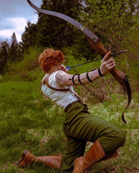 𝐓𝐡𝐞 𝐀𝐝𝐯𝐞𝐧𝐭𝐮𝐫𝐞𝐫 🏹 *FAKE BOW FAKE ARROWS ALL FOR COSPLAY* Ah yes, a clever explorer bow hunting mummies while using an "ancient" Irish seeing-stone to read their Hocus Pocus journal 🤌 • • • #cosplay #cosplayphotography #artreference #dtiys #darkacademia #cottagecore #cottagecorecommunity #themummy #fantasyphotography #musclemommy #fitnessmotivation #lgbtq🌈 #androgynous #laracroft #vintage #vintagefashion #brendanfraser Pose Reference Expressions, Fun Art References, Full Body Pose Photography, Character Protecting Another Pose, Two Women Reference Pose, Flexed Arm Reference, Person Picking Something Up Reference, Group Action Poses Reference, Bow Art Reference