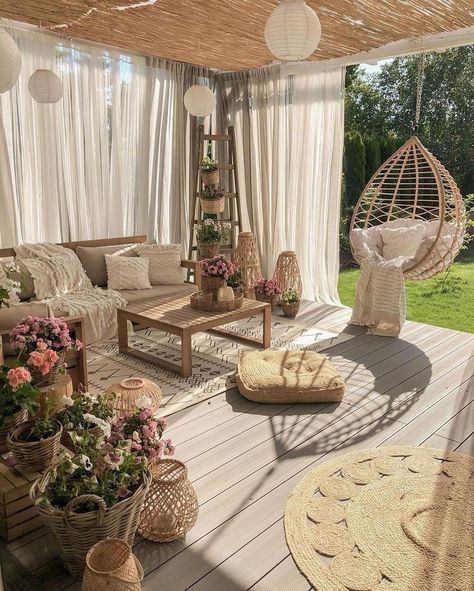 Beautiful Balcony, Patio Decorating Ideas On A Budget, Patio Decorating Ideas, Small Balcony Ideas, Outdoor Living Room, Boho House, Outdoor Decor Backyard, Backyard Makeover, Outdoor Patio Decor