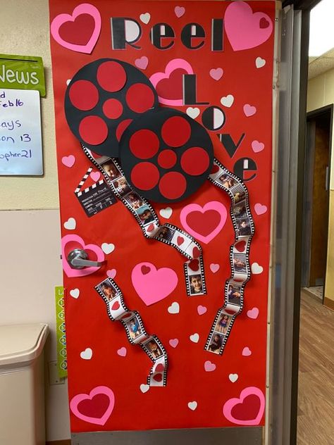 Valentines Classroom Decorations, Valentines Door Decorations Classroom, Valentines Classroom Door, Valentine Bulletin Boards, Valentines Day Bulletin Board, Valentine Door Decorations, School Door Decorations, February Crafts, Door Decorating Contest