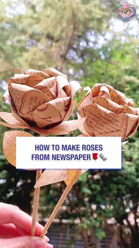 Newspaper Roses How To Make, Old Newspaper Crafts, Newspaper Rose, Newspaper Roses, Newspaper Backdrop, Newspaper Flowers, Newspaper Bags, Diy Nursing, Newspaper Crafts Diy