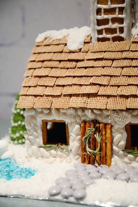 Cottage Gingerbread House, Jul Kaka, Homemade Gingerbread House, Gingerbread House Ideas, Cool Gingerbread Houses, Gingerbread House Parties, Gingerbread House Designs, Gingerbread House Cookies, Gingerbread Party