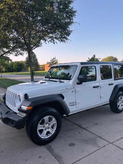 White Jeep Wrangler Interior, Jeeps White, Lifted White Jeep, White Jeep Aesthetic, White Jeep Wrangler Aesthetic, Jeep Wrangler Interior Ideas, White Jeep Wrangler Unlimited, Jeep Wrangler White, Jeep Wrangler Girly