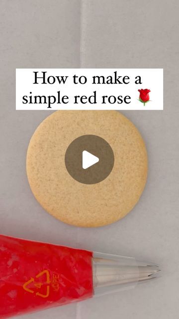 How To Make Royal Icing Roses, Rose Cookies Decorated Royal Icing, Royal Icing Roses Tutorial, Rose Cookies Decorated, Circle Cookie Decorating Ideas, Rose Sugar Cookies, Royal Icing Roses, Icing Roses, Rose Icing