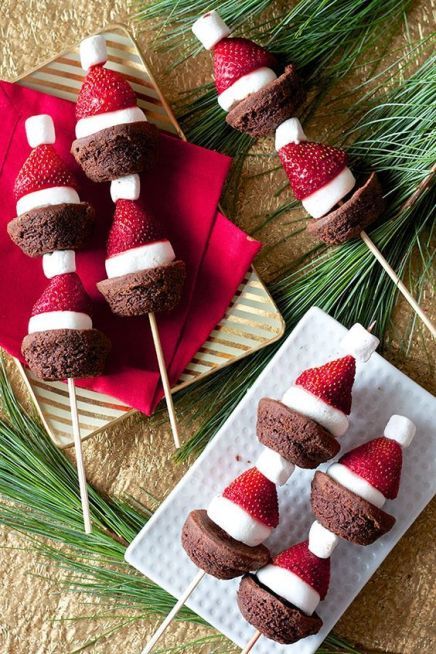 What Holiday Treat You Are Based On Your Zodiac Sign Brownie Santa Hats Strawberries, Brownie Santa Hats, Brownie Kabobs, Strawberry Santa Hats, Strawberry Santa, Strawberry Santas, Christmas Party Snacks, Kids Treats, Christmas Brownies