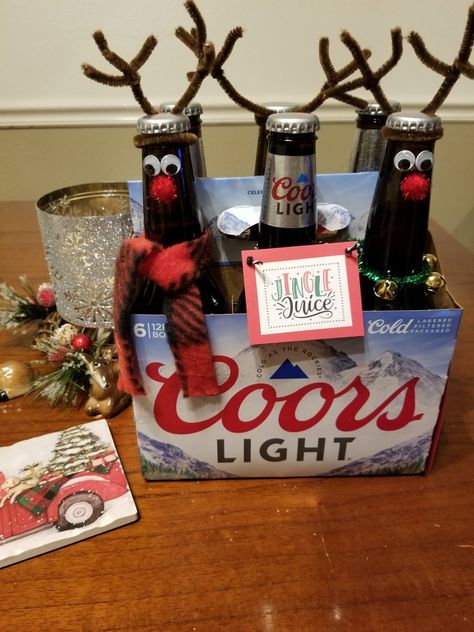 Xmas Beer Gift Ideas, Christmas Gifts For Coworkers Alcohol, Beer Bottle Christmas Crafts, Reindeer Beer Bottles, Beer Christmas Gift Ideas, Beer Themed Christmas Tree, Christmas Beer Gifts, Beer Christmas Tree, Beer Bottle Crafts Diy