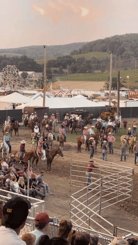 Aesthetic Rodeo Pictures, Western Rodeo Aesthetic, Rodeo Girl Aesthetic, Country Western Aesthetic, Western Lifestyle Aesthetic, Rodeo Asethic, Rodeo Life Aesthetic, Jaripeo Aesthetic, Bull Riding Aesthetic