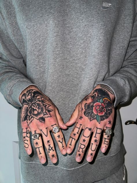 Leopard Hand Tattoo, Men’s Full Finger Tattoos, American Trad Hand Tattoo, Old School Hand Tattoo, Men Hand Tattoos Ideas, Traditional Finger Tattoos, American Traditional Hand Tattoos, Men Hand Tattoo, Men Hand Tattoos