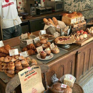 bakery scent warm bread aesthetic fresh pastry café tour coffee date korean japanese pastry aesthetic Studera Motivation, Coffee Cafe, Cafe Food, Pretty Food, Cute Food, On Display, Aesthetic Food, Clue, Mocha